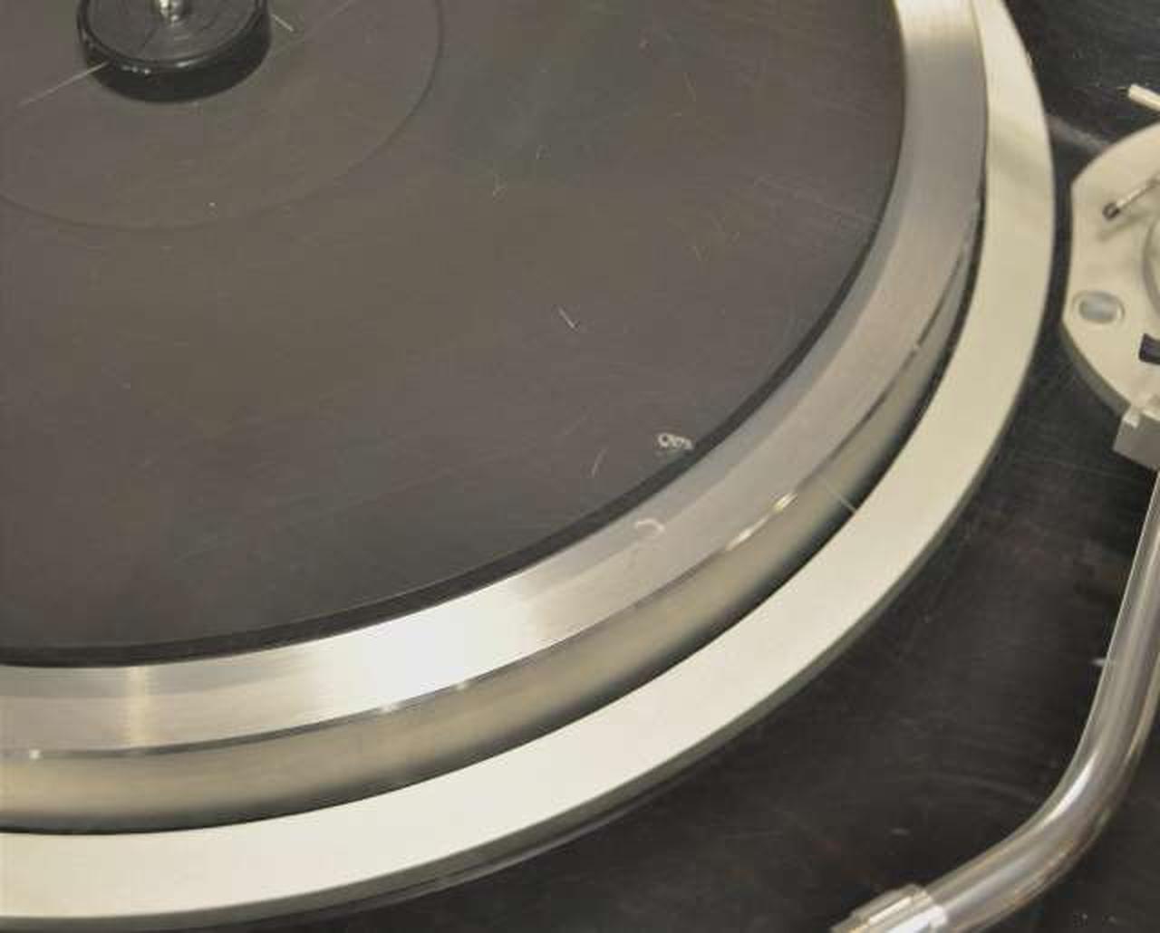 アクリルカバーにキズ