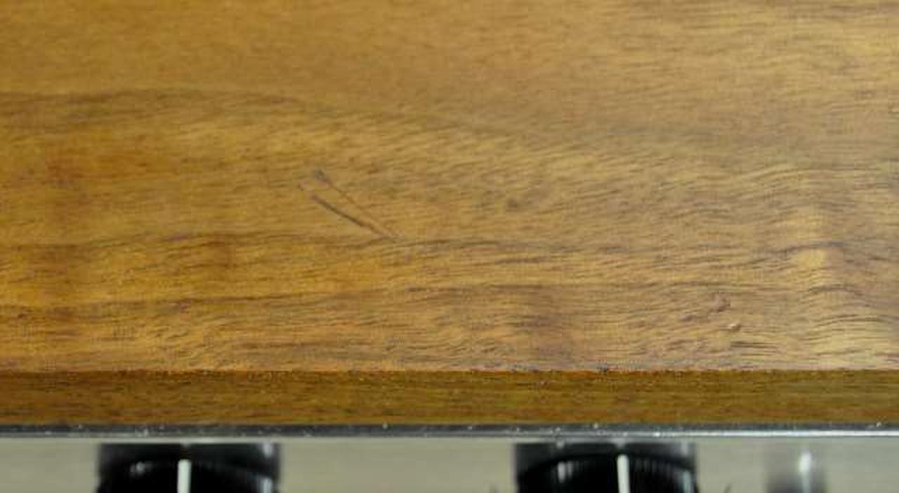天板にキズ