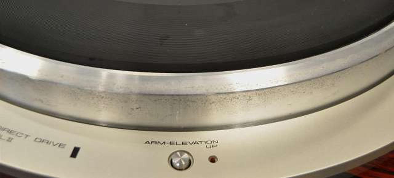 ターンテーブル外周にキズ