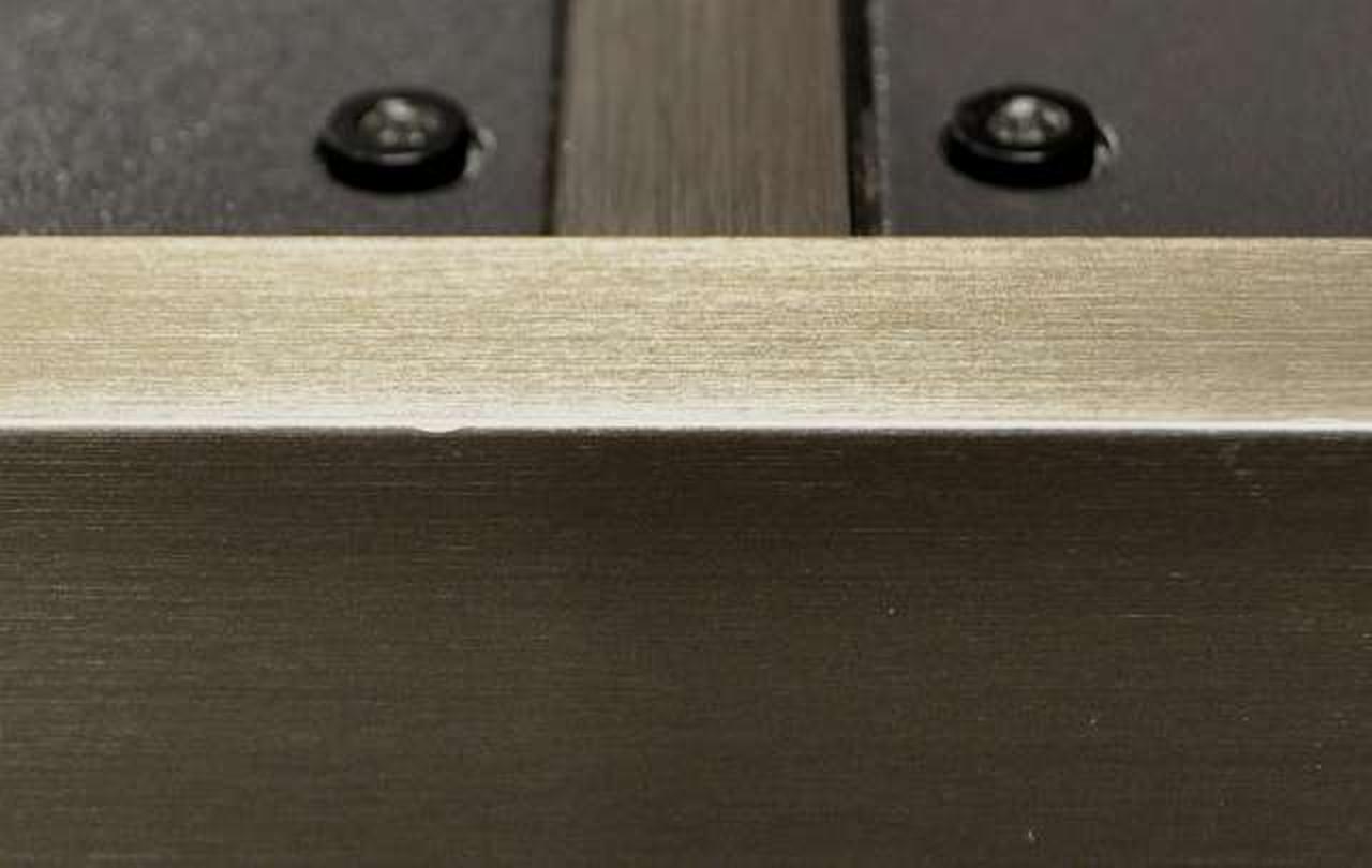 エッジ部に打ちキズ