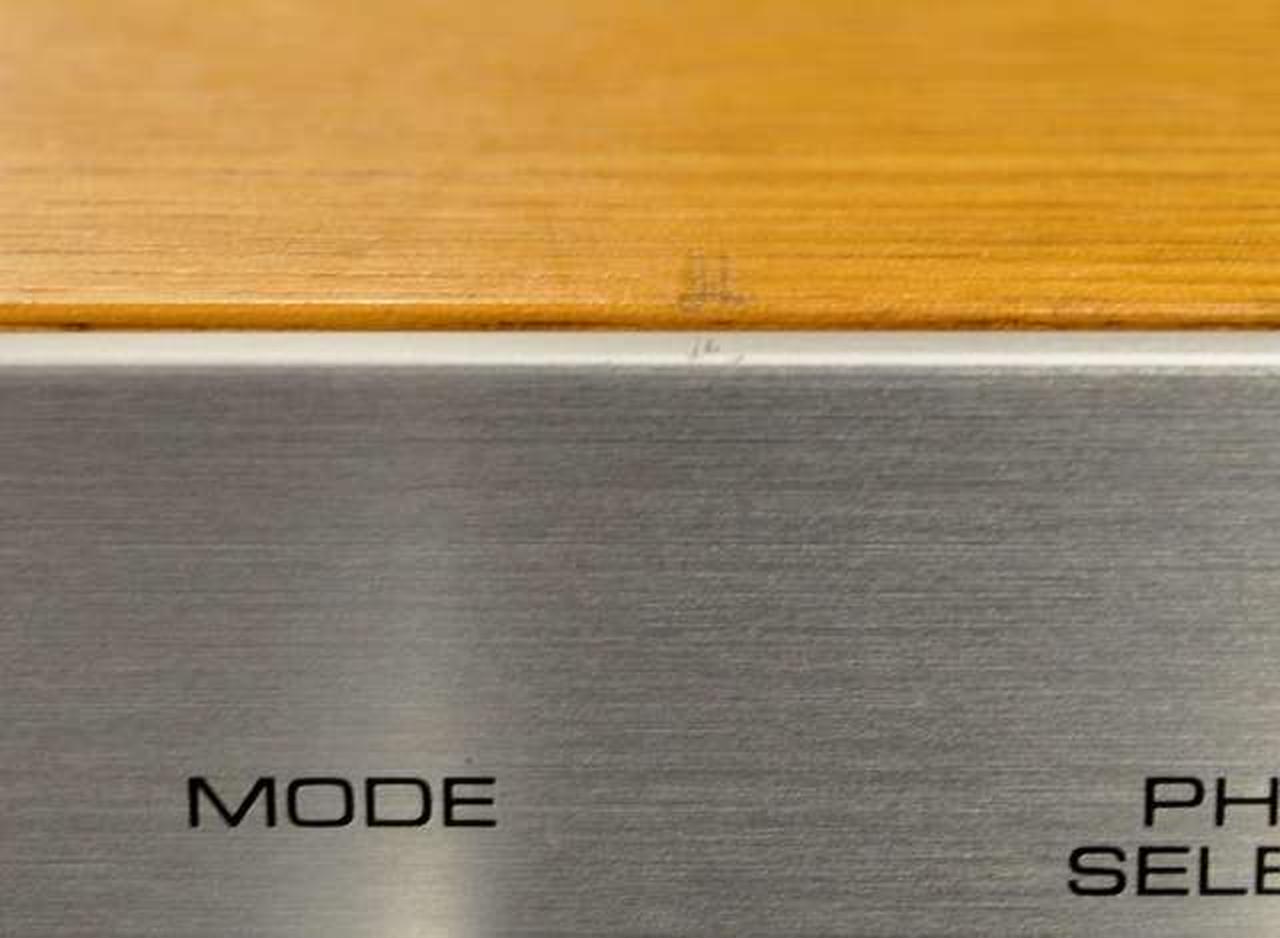 パネルエッジ部にキズ