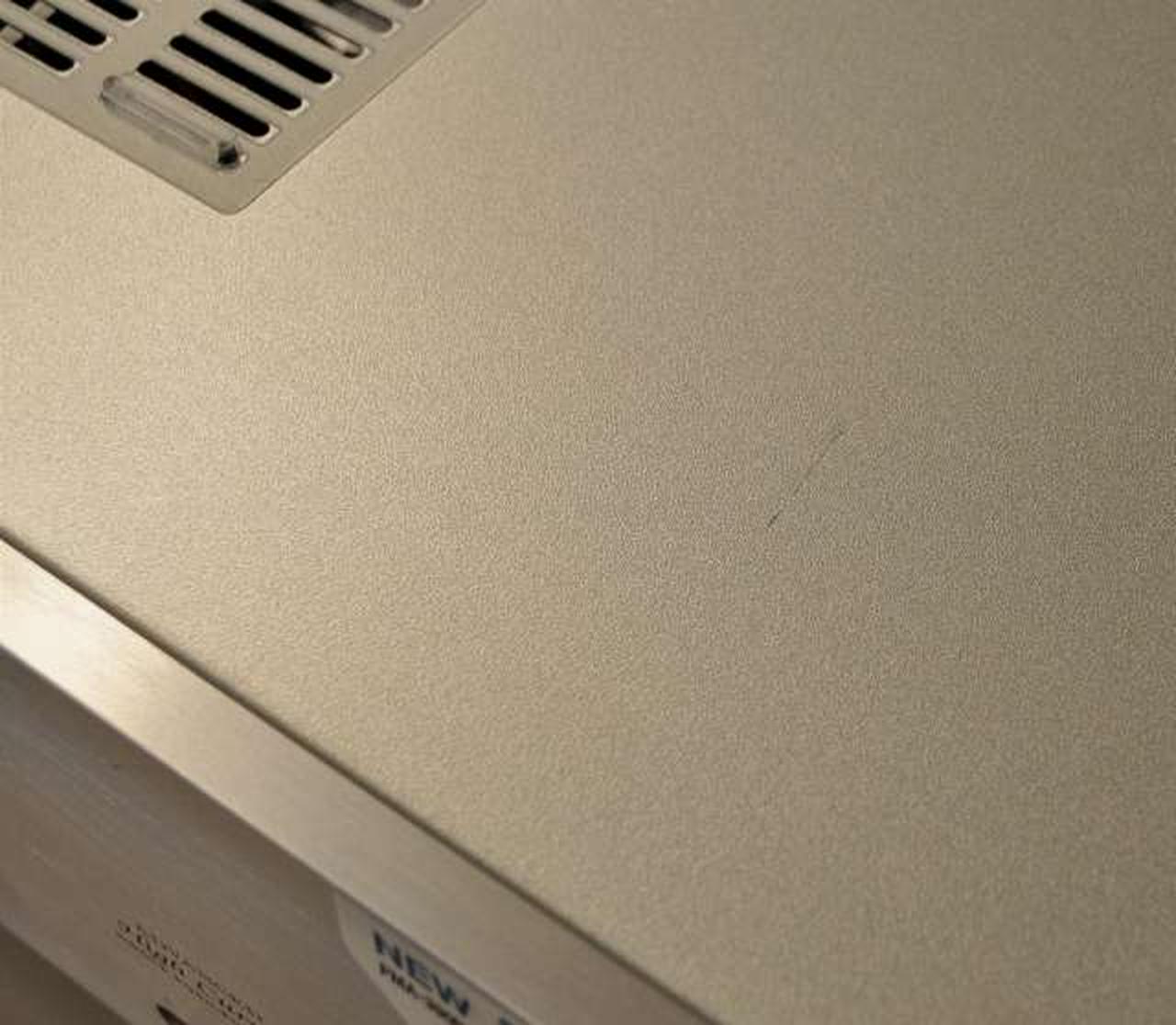 天板にキズ・くすみ感