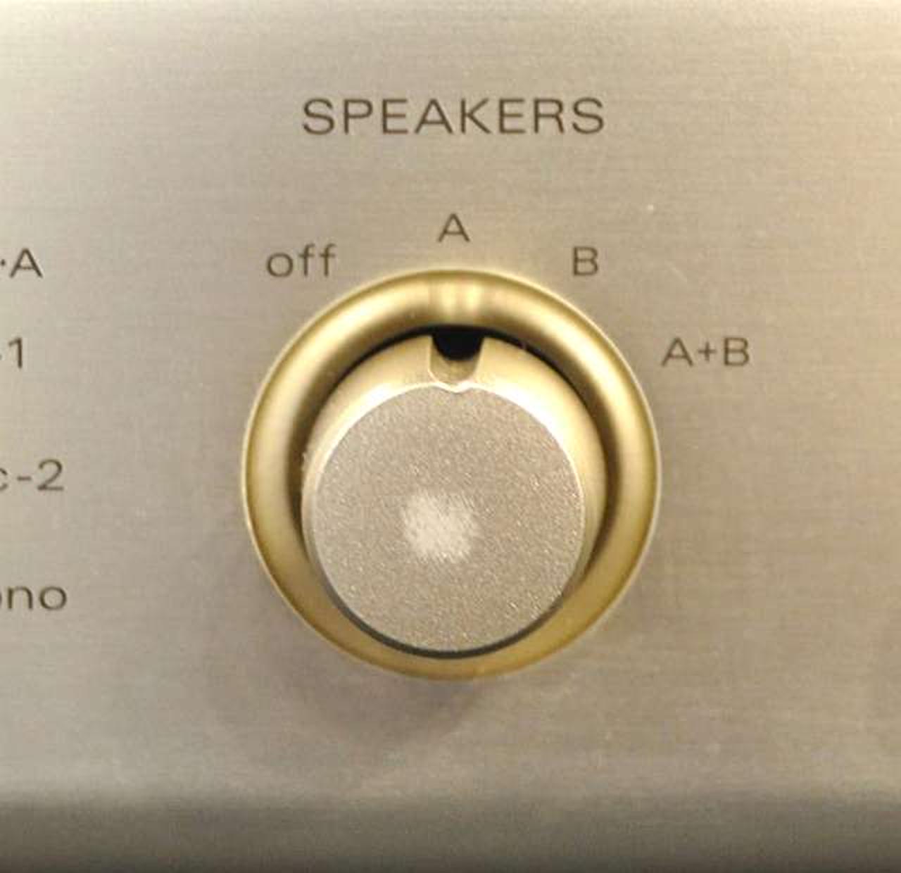 ツマミ表面に擦れ汚れ