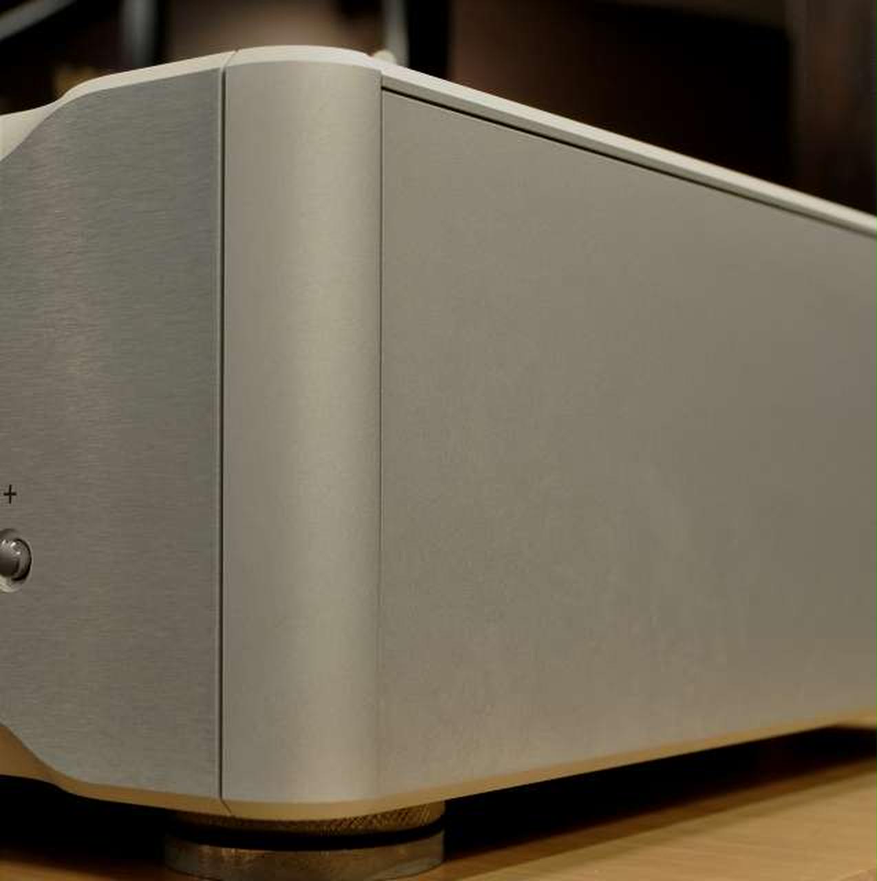 両側面にくすみ感