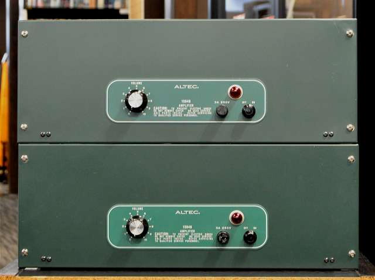 光線の関係で色味が異なっています