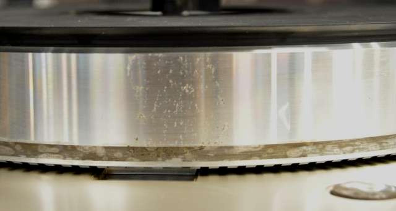 ターンテーブル外周に汚れ