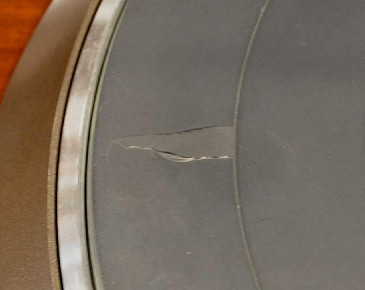 シートにキズ2カ所