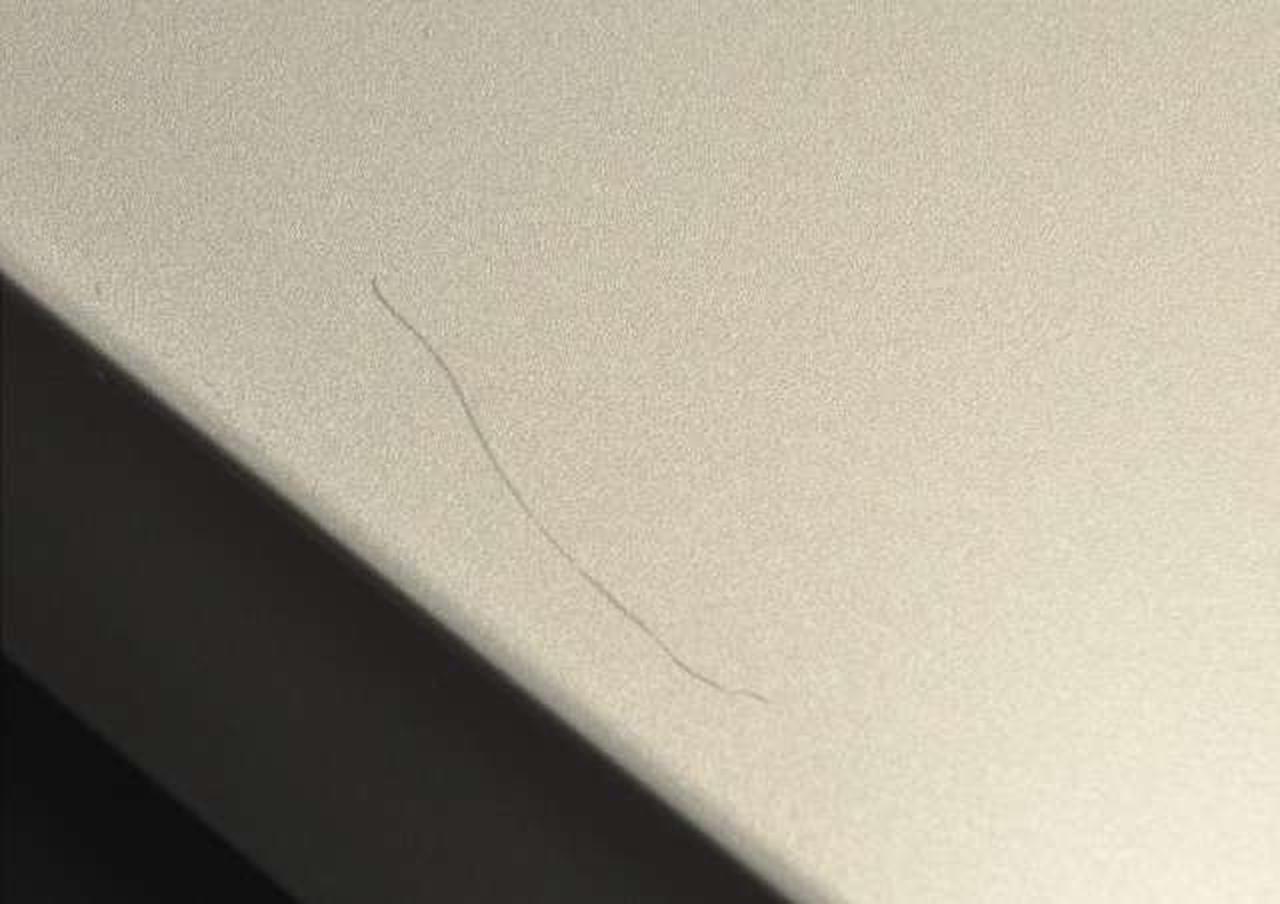 天板左奥にキズ