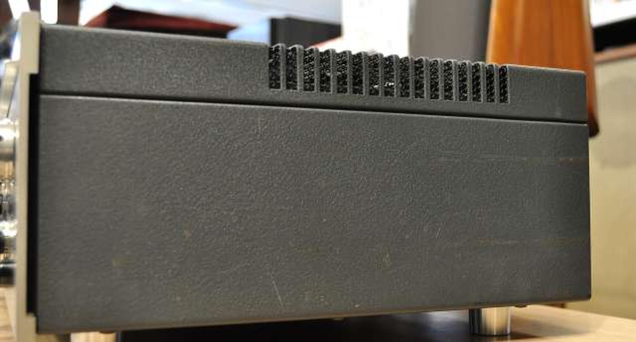 右側面にキズ・汚れ