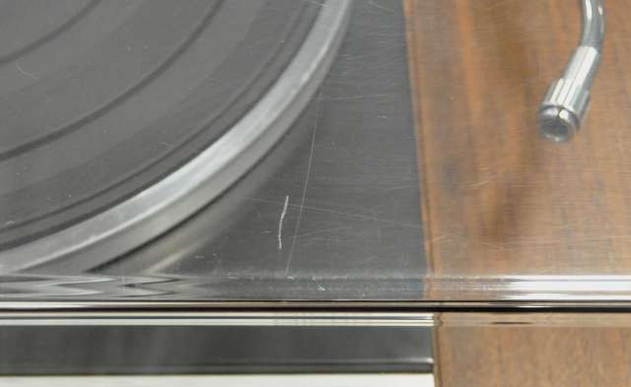 アクリルカバーにキズ