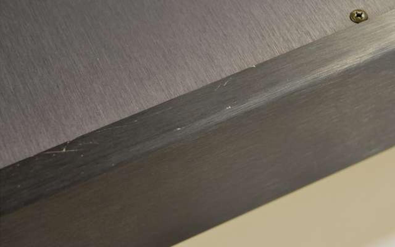 サイドパネルにキズ