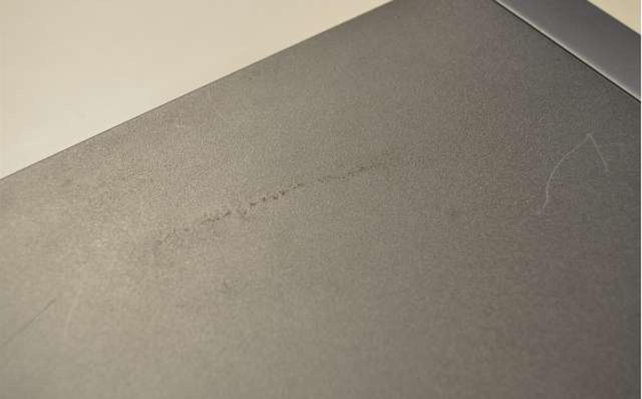 天板にキズ・くすみ