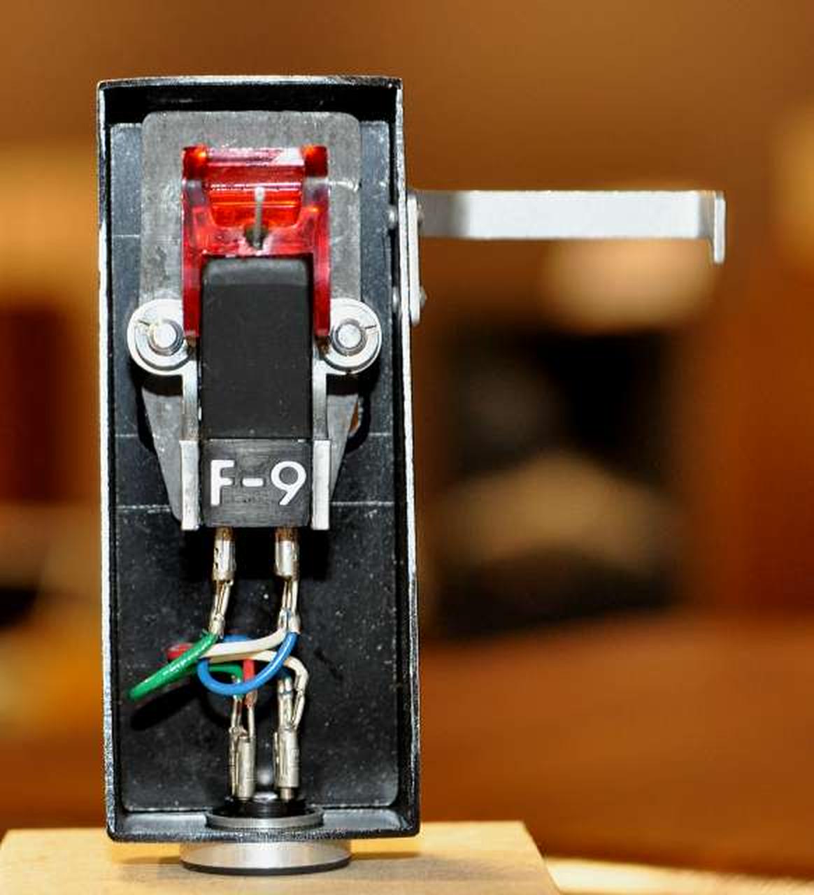 僅かに右傾しています