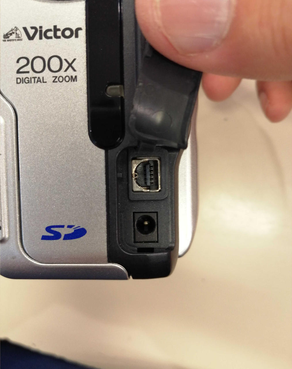 Victor ビデオカメラ ミニDV 撮影可　再生可　クリーニングカセット付き ビクター(VICTOR)|ミニDVビデオカメラ|HARDOFFオフモール