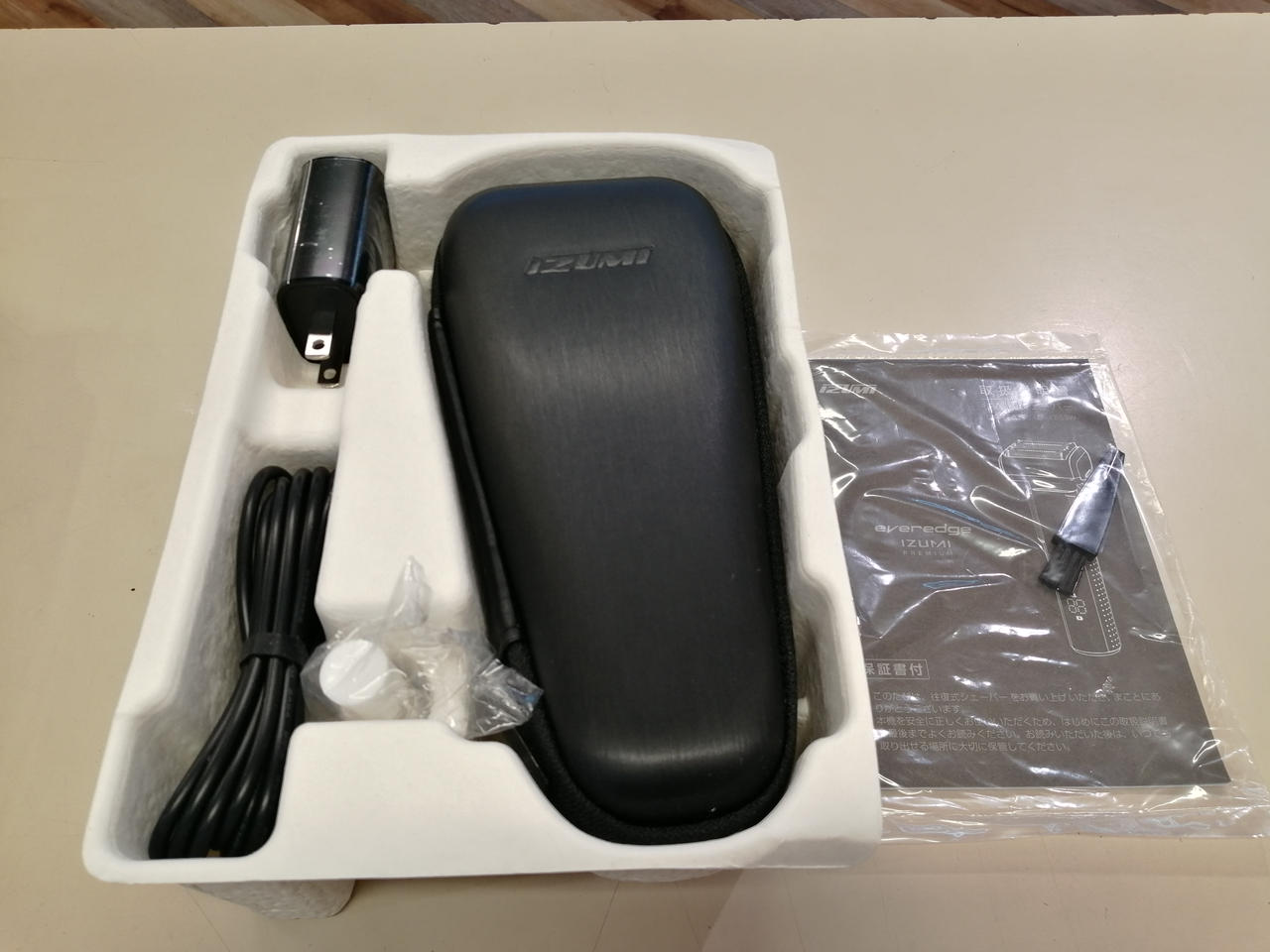 【新品未開封】IZUMI everedgeブラックニッケル　保証書付き イズミ、5年保証付き6枚刃シェーバー「everedge IZUMI PREMIUM