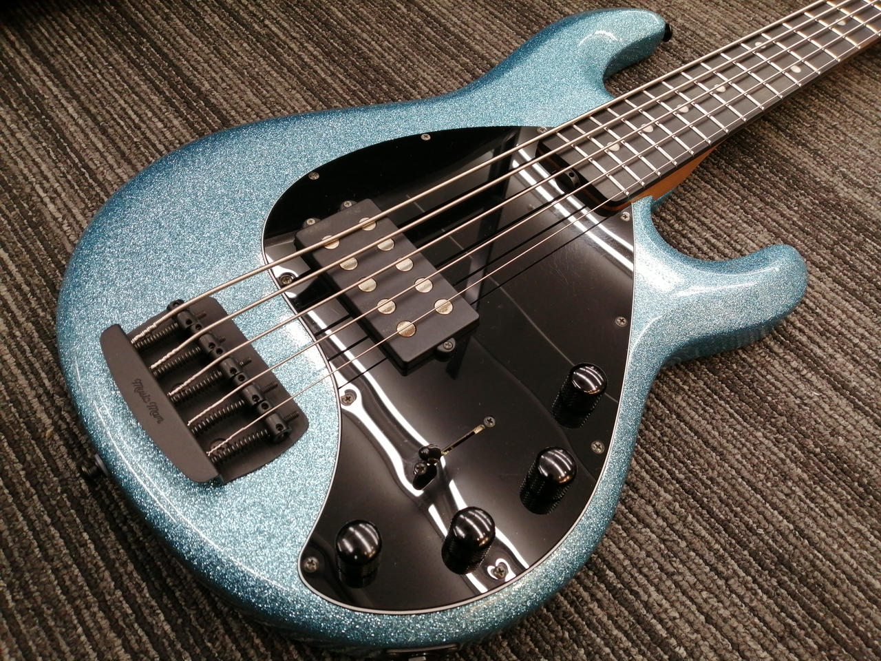 4.5kg Sterling by MUSICMAN stingray5 5弦