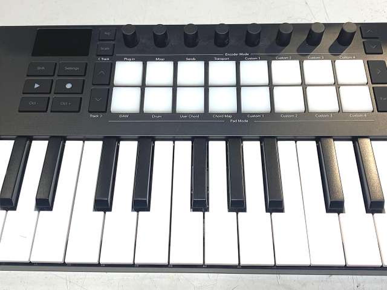 未使用 NOVATION MIDIキーボード 10-25082105 未使用 NOVATION MIDIキーボード 10-25082105