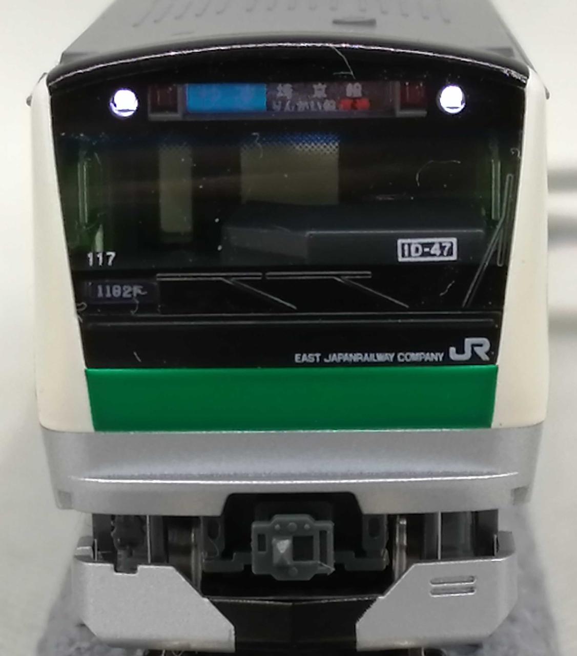 クハE232-7017 前照灯