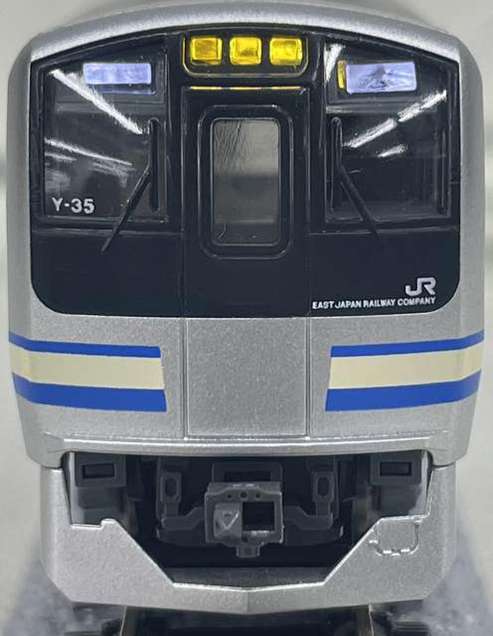 クハE216-2048 前照灯