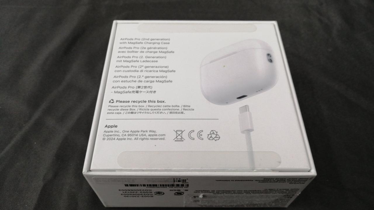 【ジャンク品】Air Pos Pro ケース、充電ケーブル、箱付き ジャンク品】Air Pos Pro ケース、充電ケーブル、箱付き APPLE
