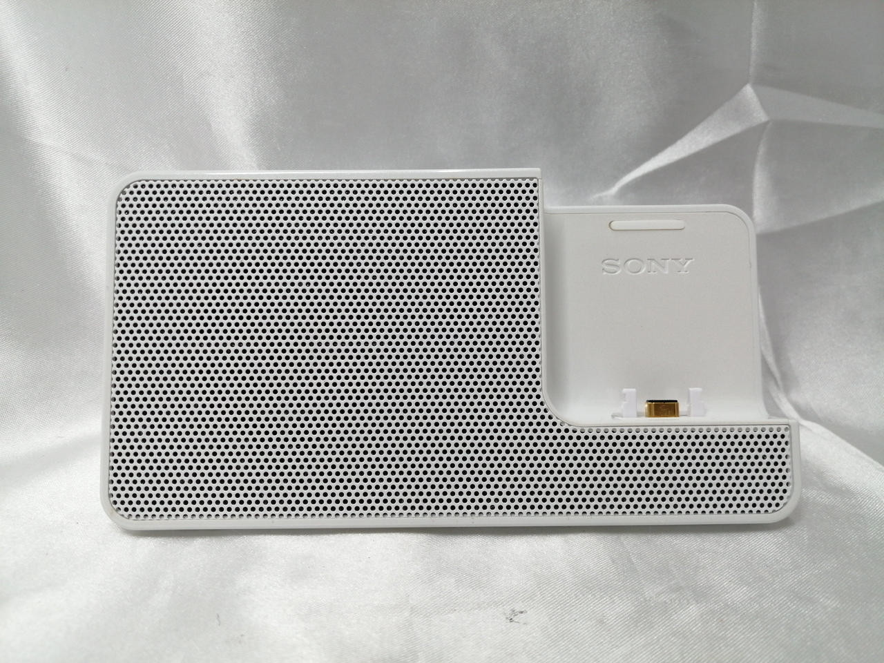 SONYポータブルラジオレコーダー ソニー、ラジオ録音対応でスピーカークレードル付きのポータブル
