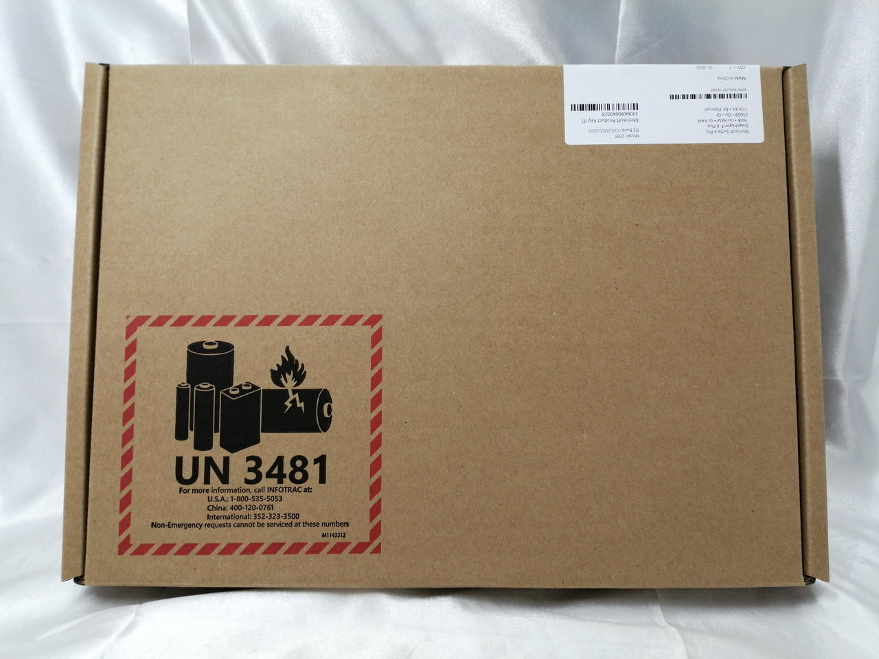 美品　マイクロソフト 
Surface Pro 第11世代 (ブラック) Amazon.co.jp: 【マイクロソフト 公式ストア限定】2点セット