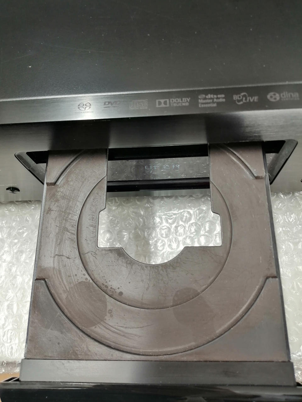 トレイに加水分解あり少しベタ付きます