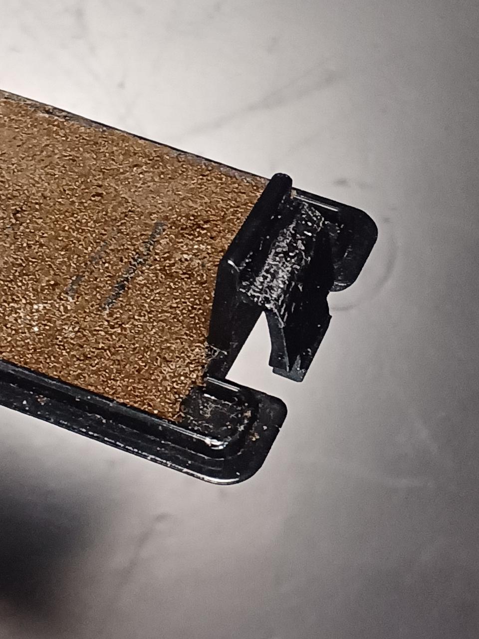 電池蓋爪部分補修跡あり