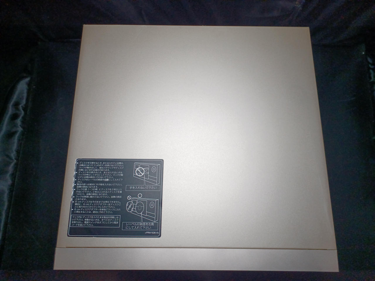 右下、左上キズあり