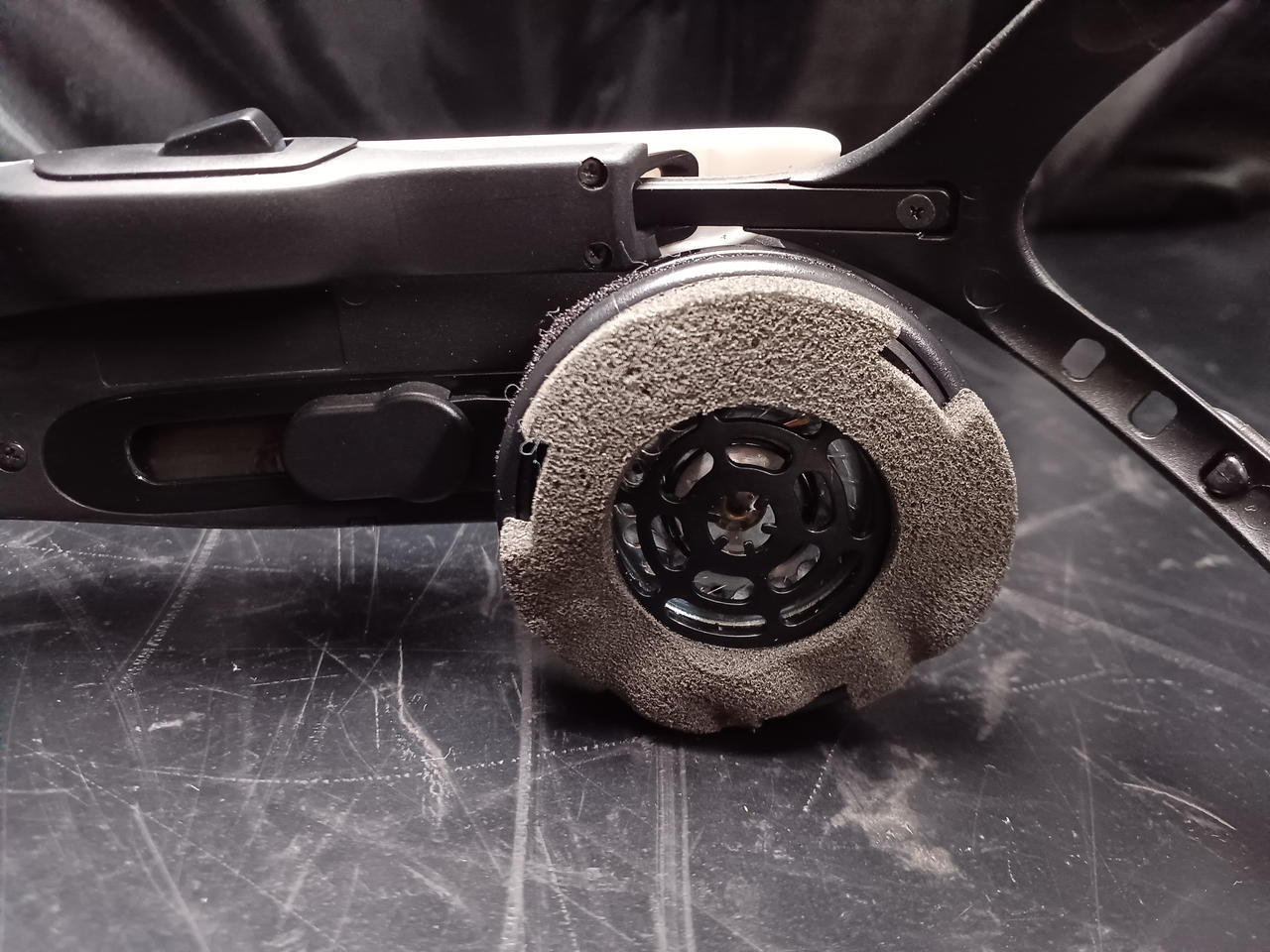 イヤーパッド一部損傷・欠損