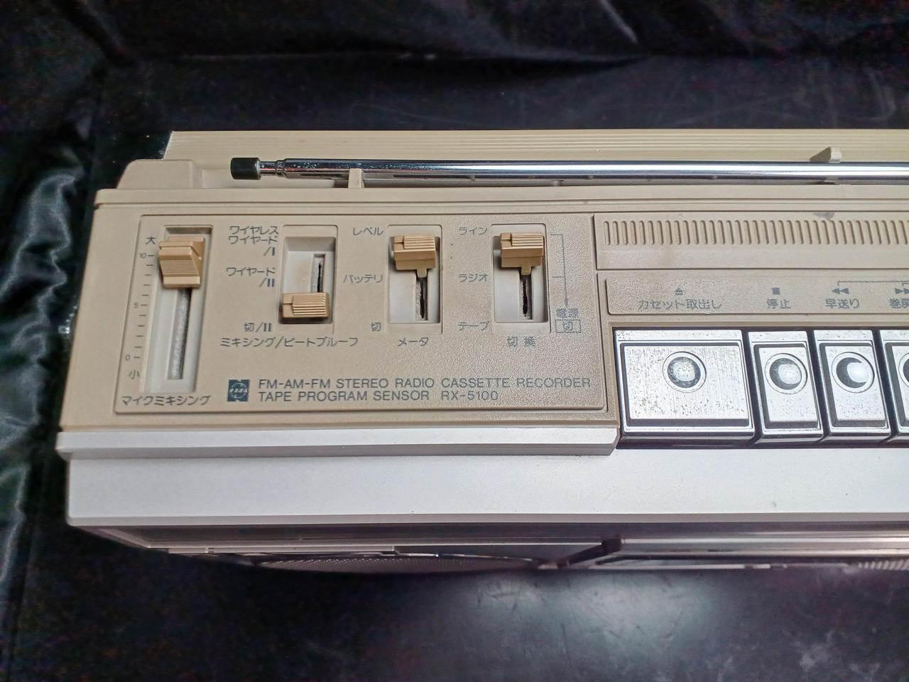 希少！バブル期　ラジカセ　ナショナルRX-5300　メンテナンス済み　TPS頭出し正常　カセットワウフラッター良好　録音良好　ラジオAM FM受信良好　FMランプ点灯　各ボリューム良好　流石4スピーカー搭載ナショナルサウンドで低音から高音域まで対応 希少！バブル期 ラジカセ ナショナルRX-5300 メンテナンス済み TPS頭