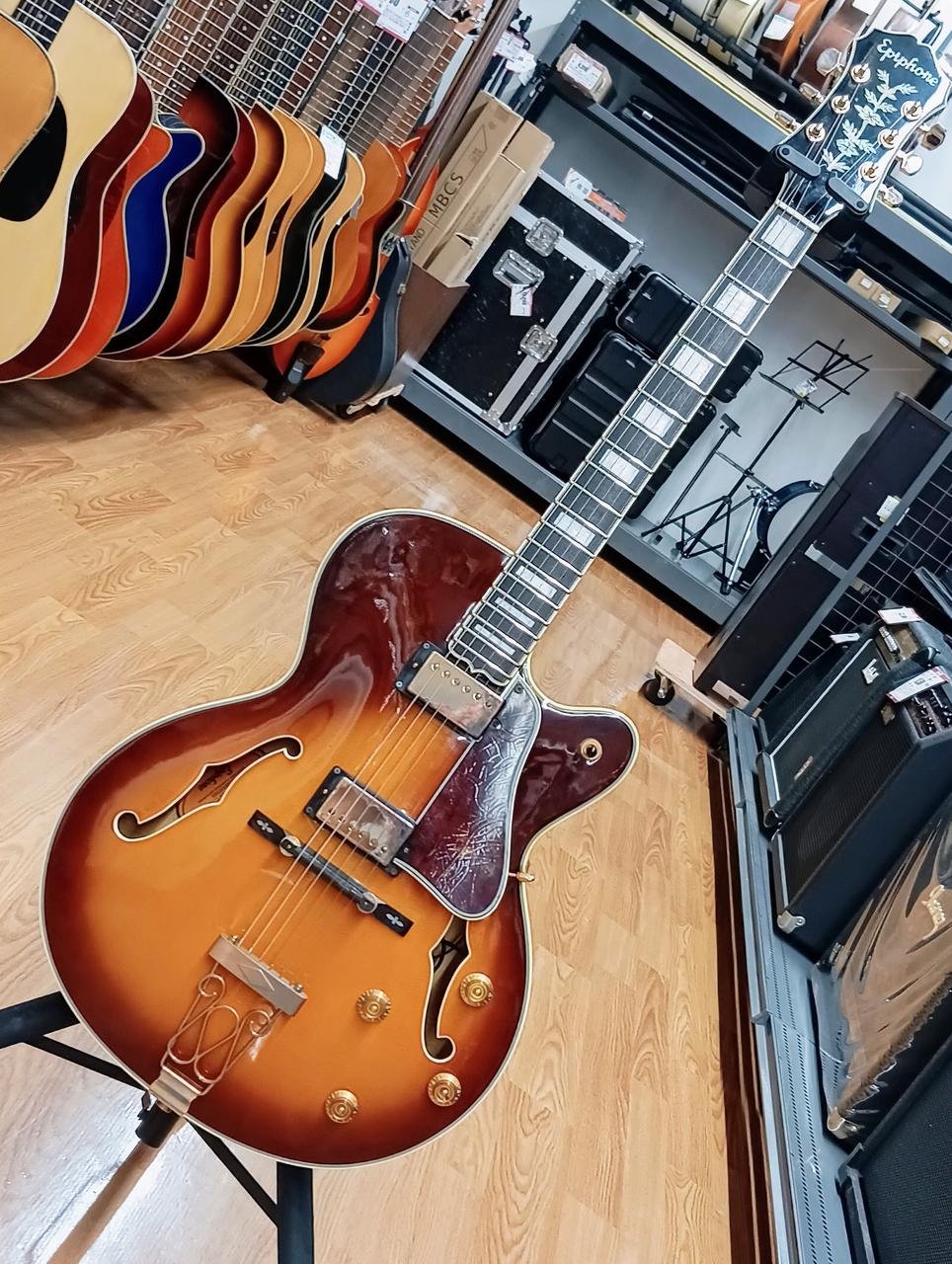 【送料込み】Epiphone Sorrent 復刻版　エピフォン　フルアコ 送料込み】Epiphone Sorrent 復刻版 エピフォン フルアコ 希少