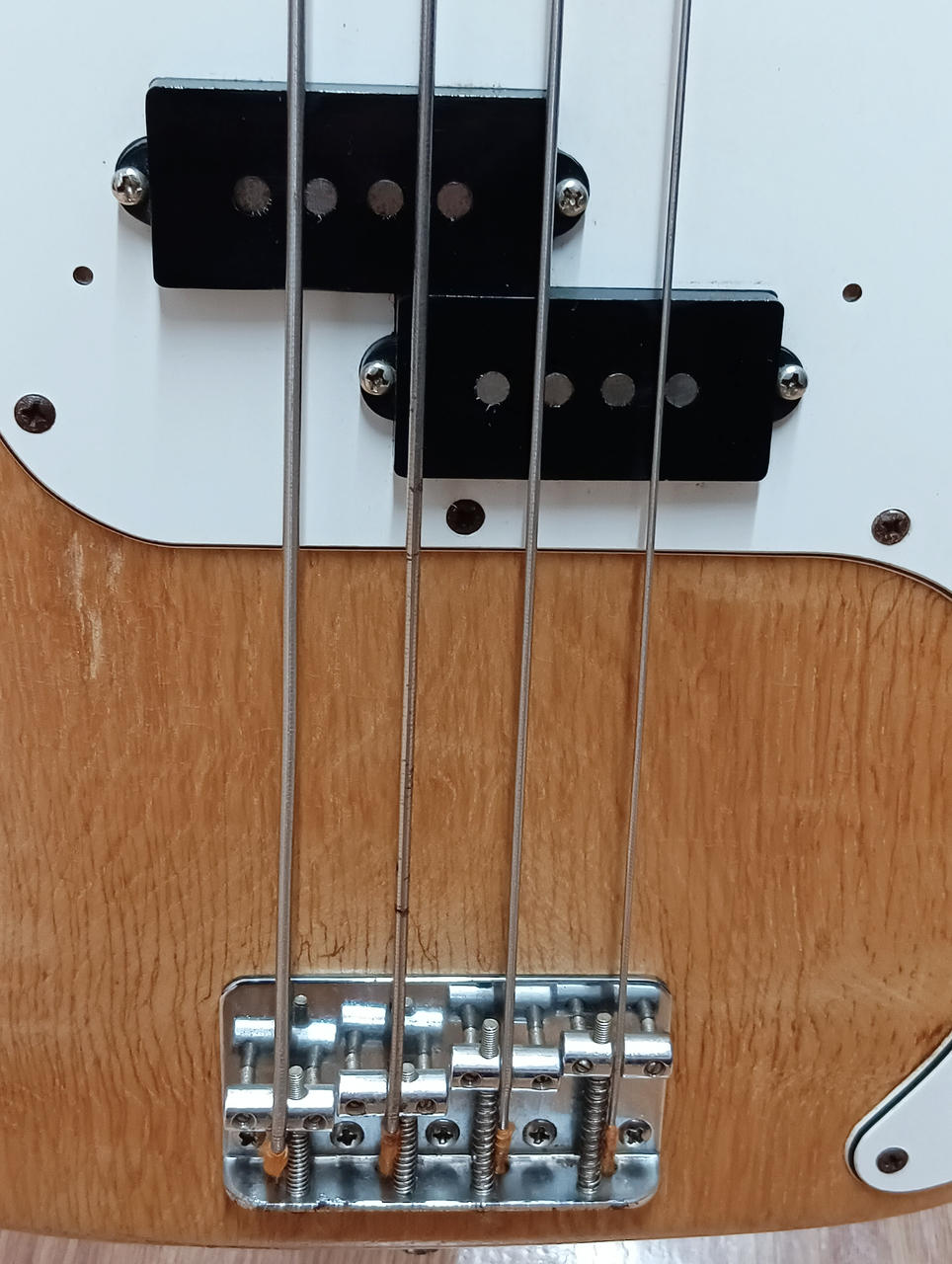 軽量で激鳴りESP navigator エレキベース DiMarzio USA ESP navigator エレキベース DiMarzio USAピックアップ