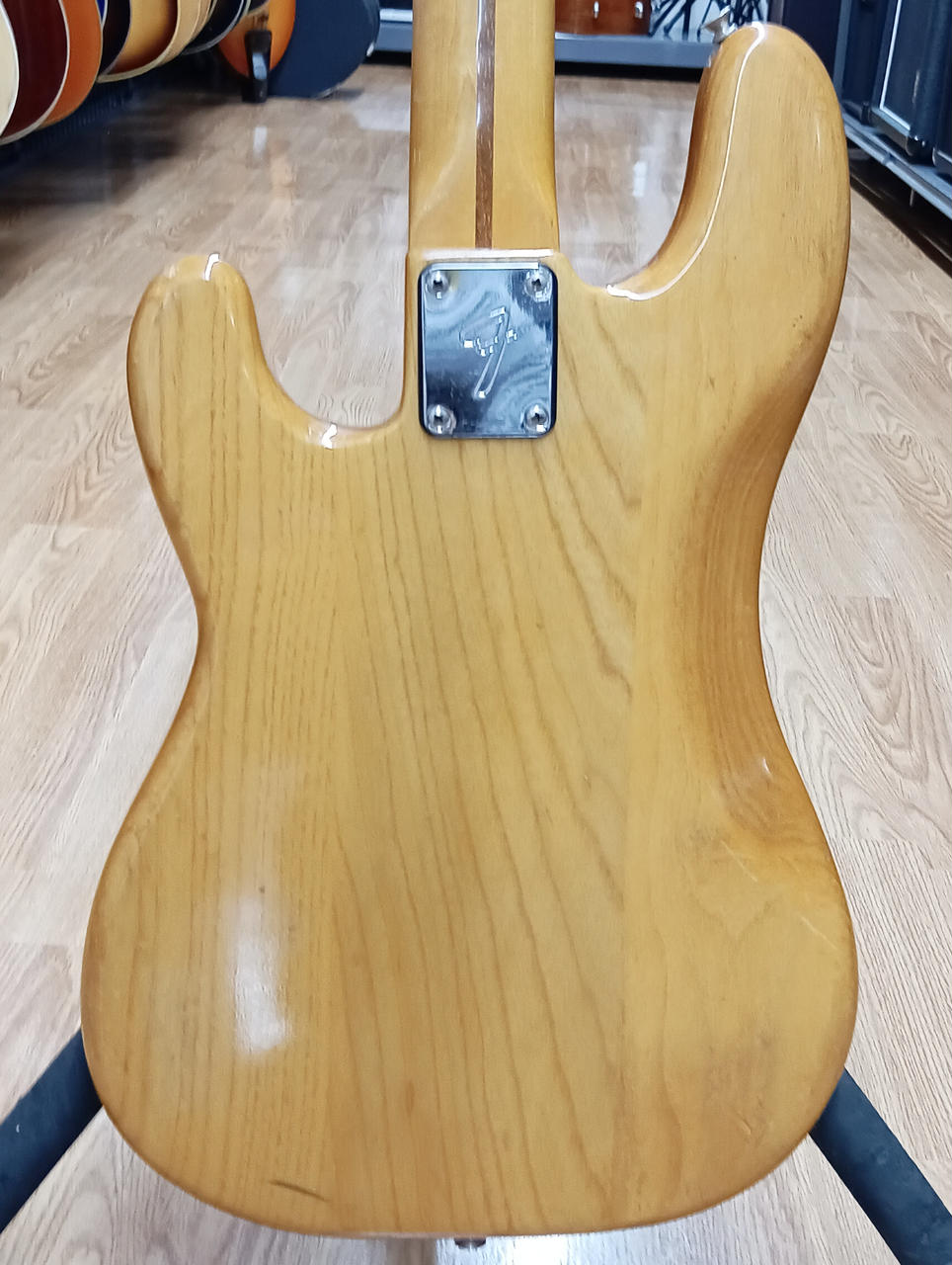 イエロー エレキベース 木製　メーカー不明　ソフトケース付 フェンダー Fender Made in Japan Heritage 50s Precision Bass
