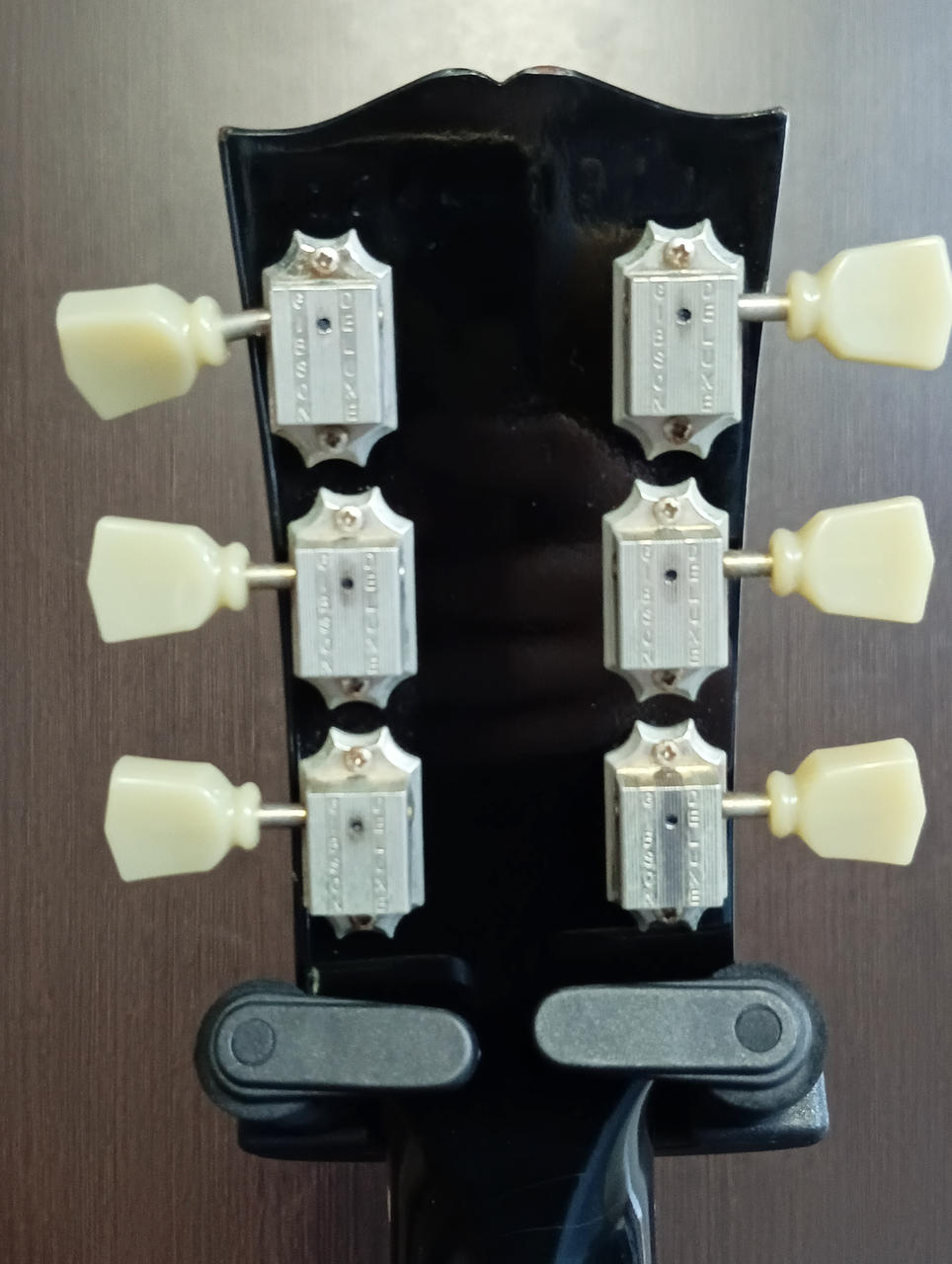 3弦ペグ曲がり小あり