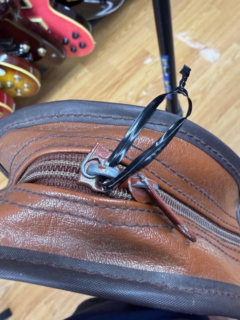 ※ケースチャック補修痕跡あり