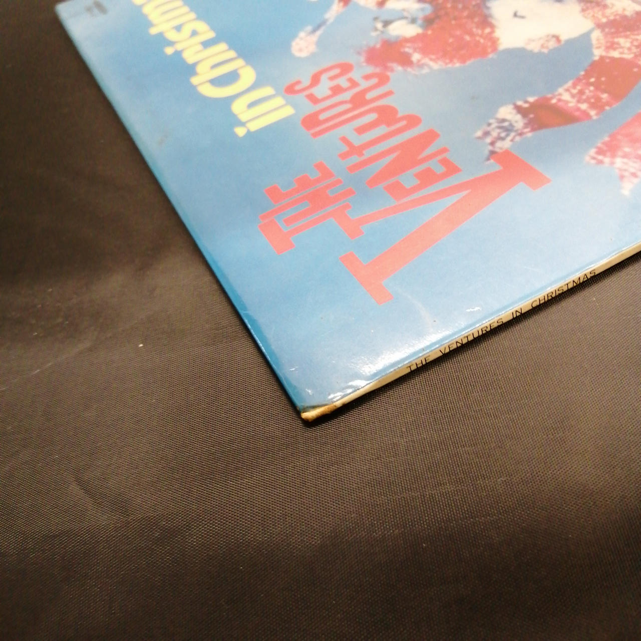 角に傷みあります。