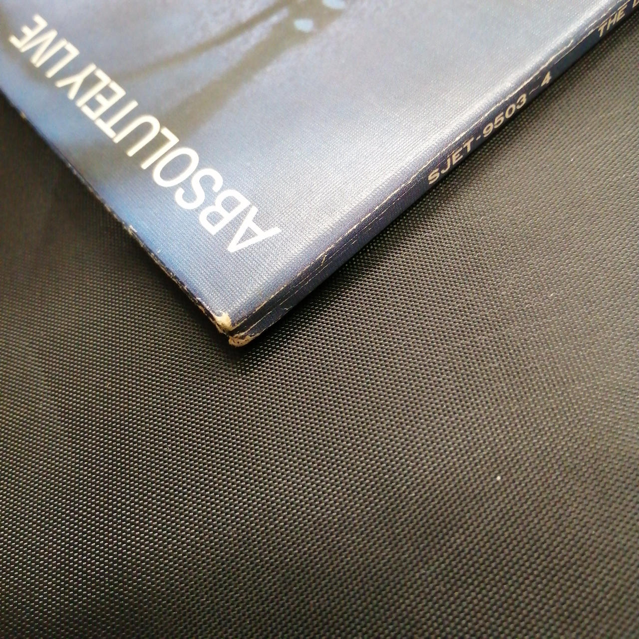 角に傷みあります。