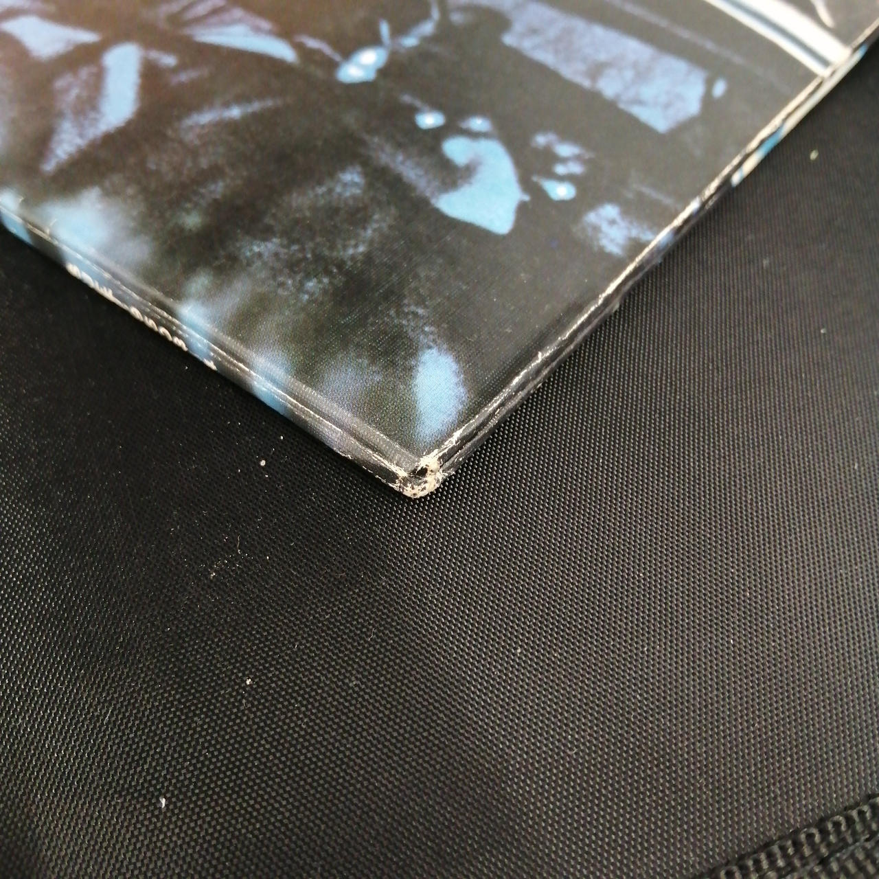 角に傷みあります。