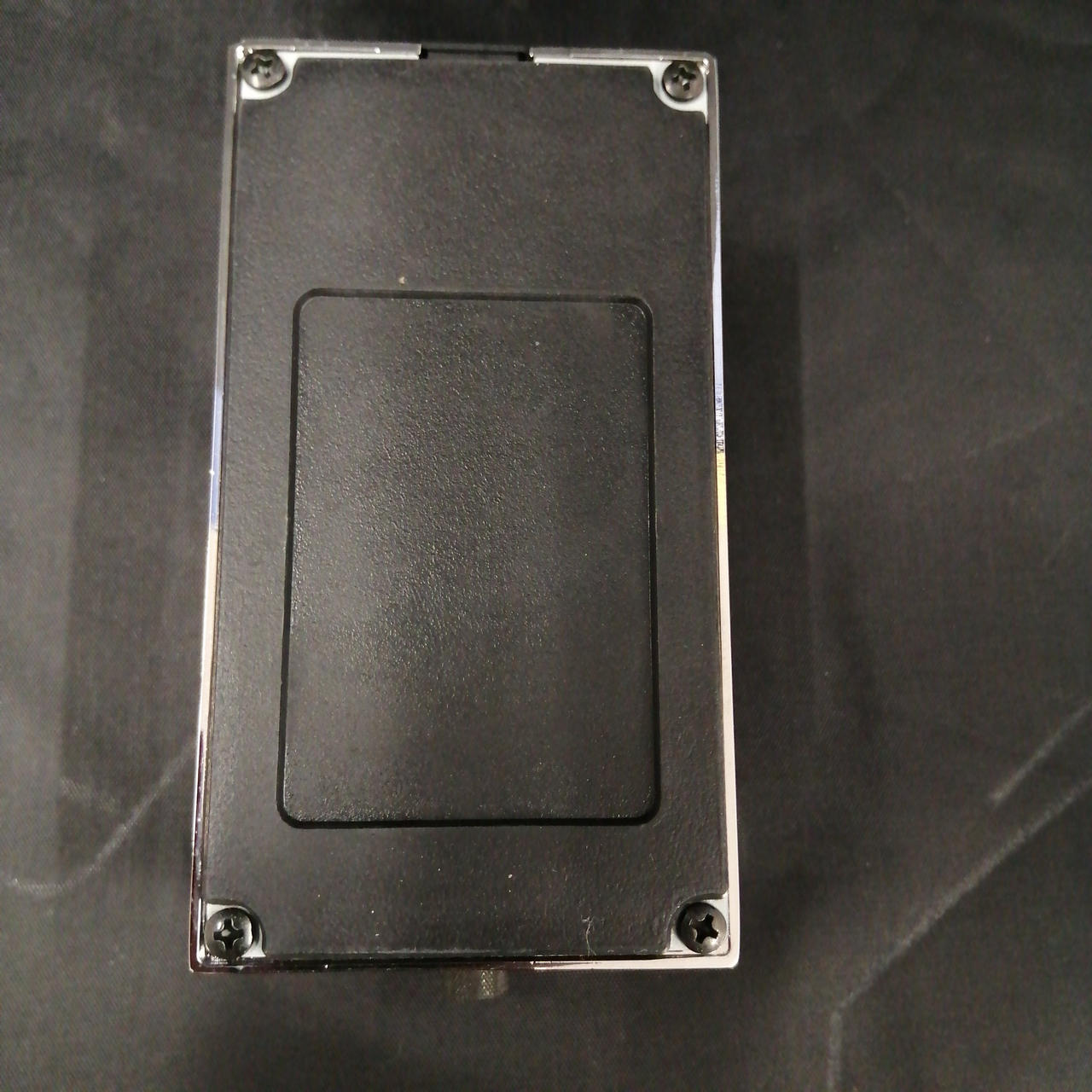 シール剥がれています。