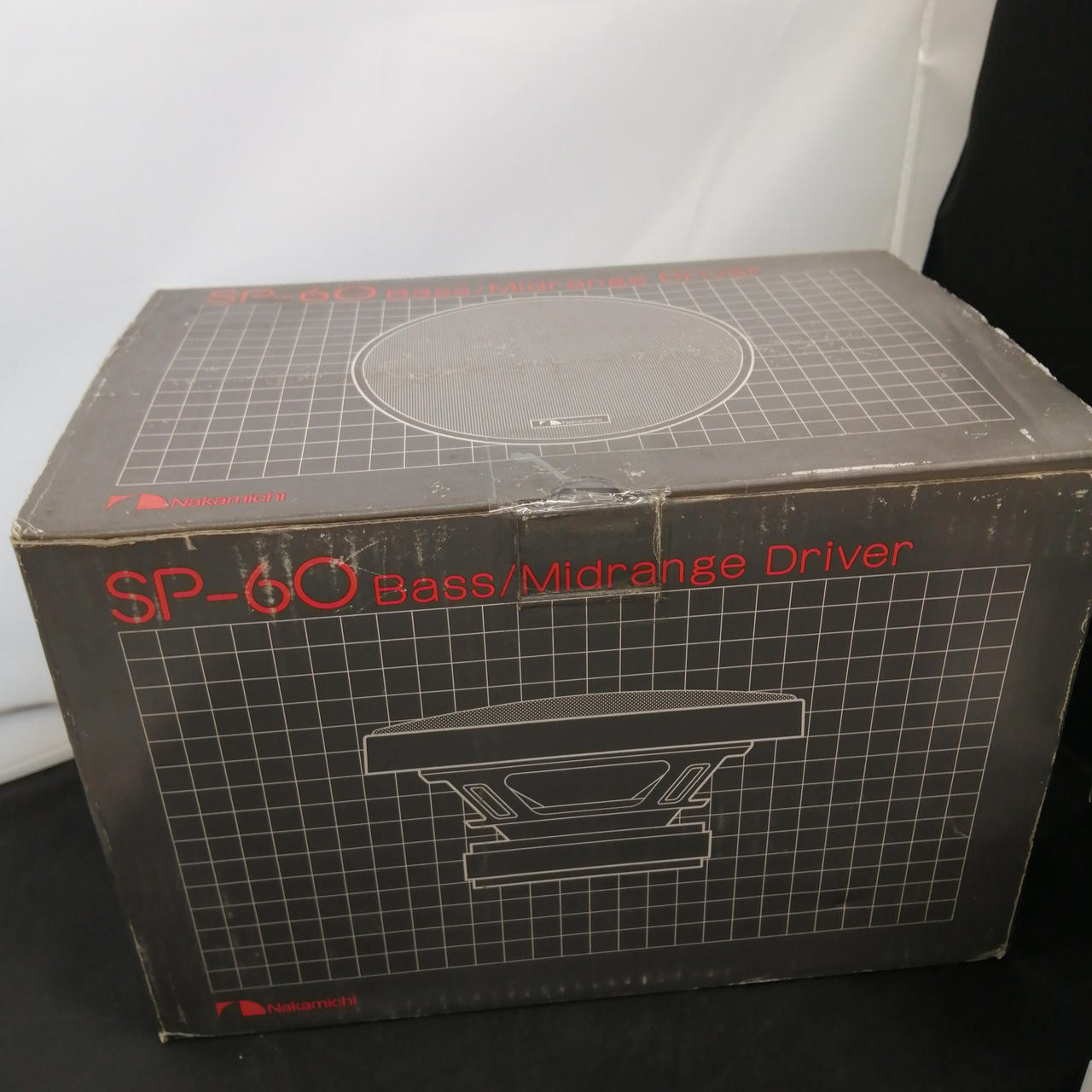 箱に傷みあります。