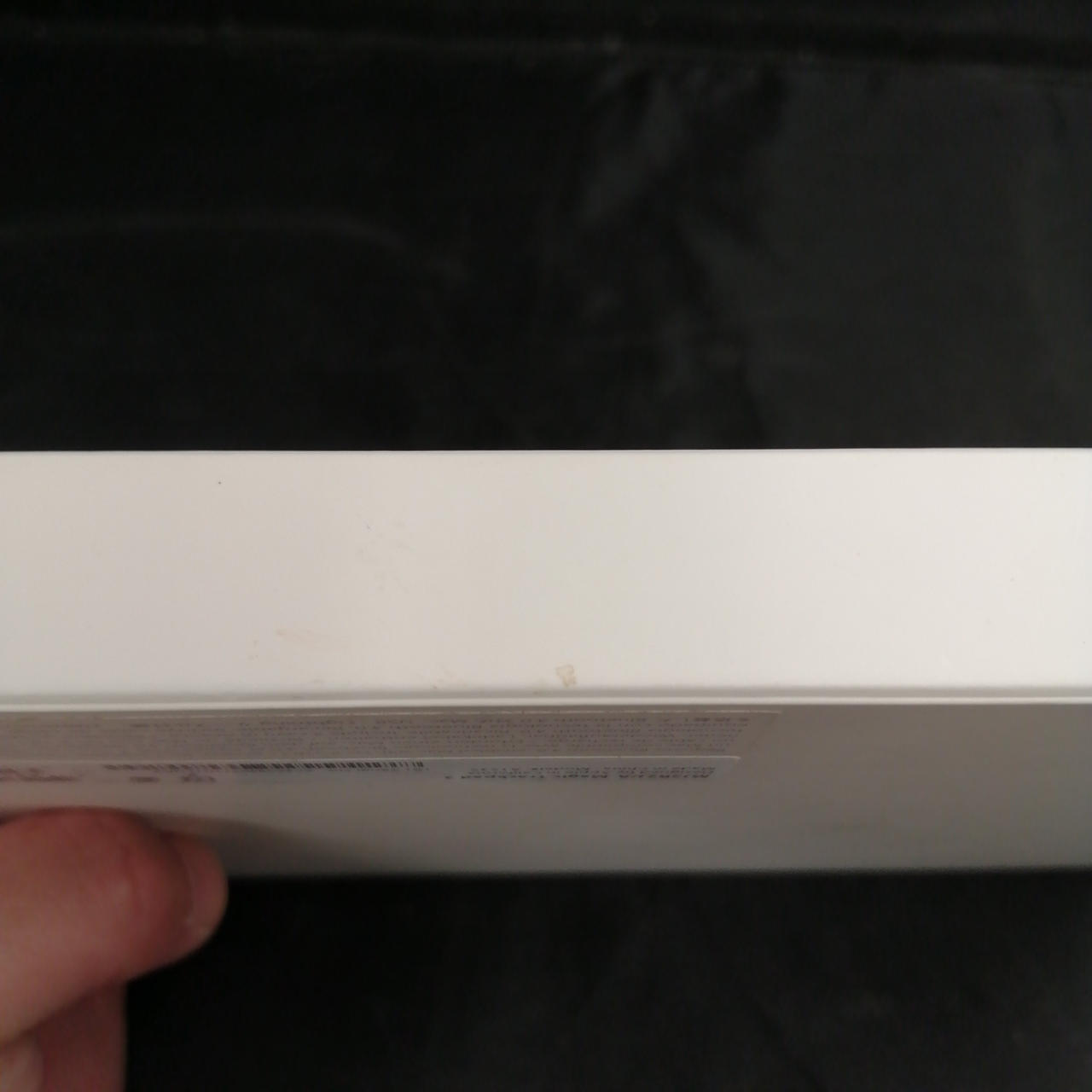 箱に汚れあります。