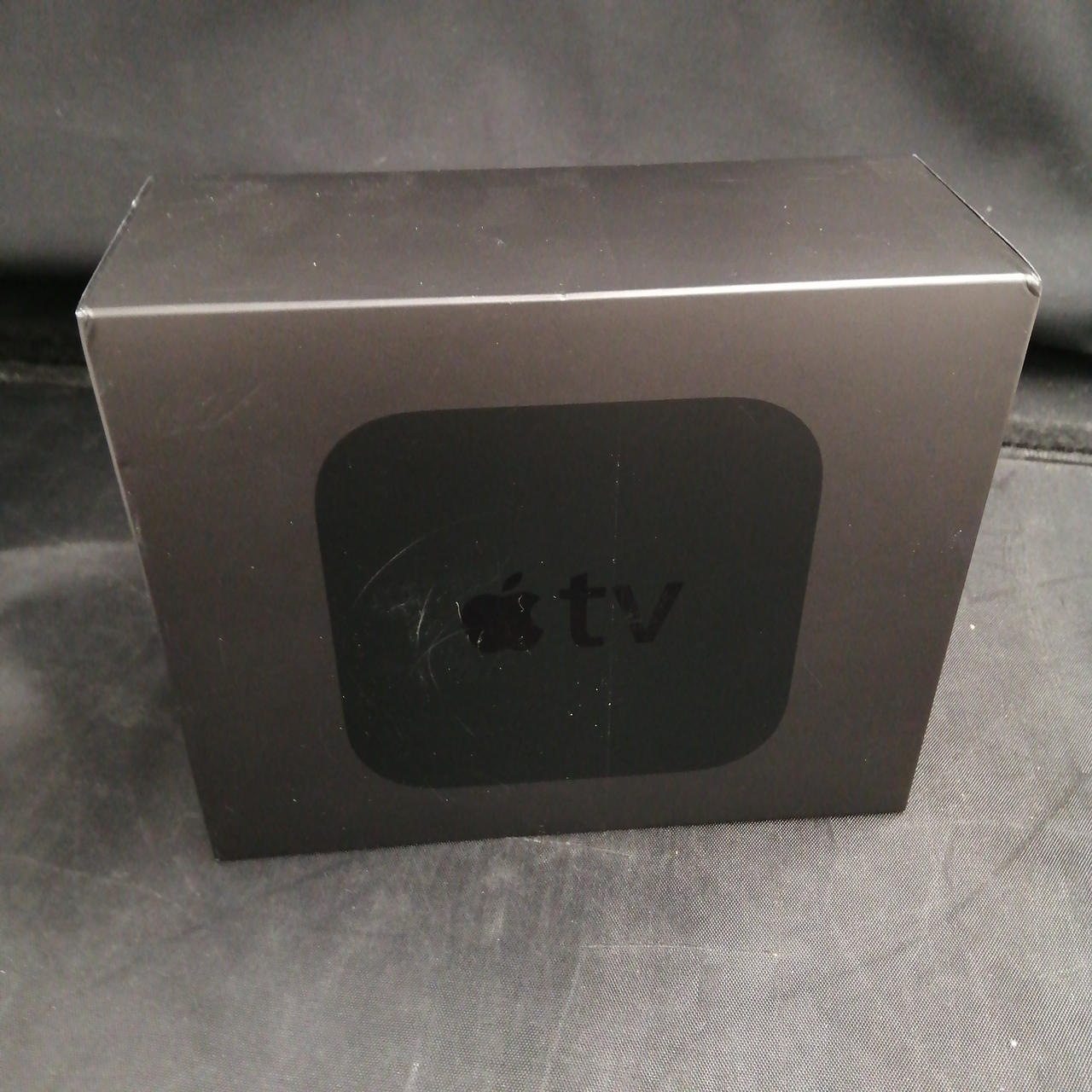 箱にキズあります。