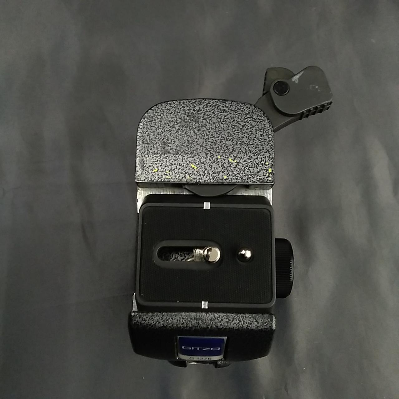 黄色の汚れ、キズあります。