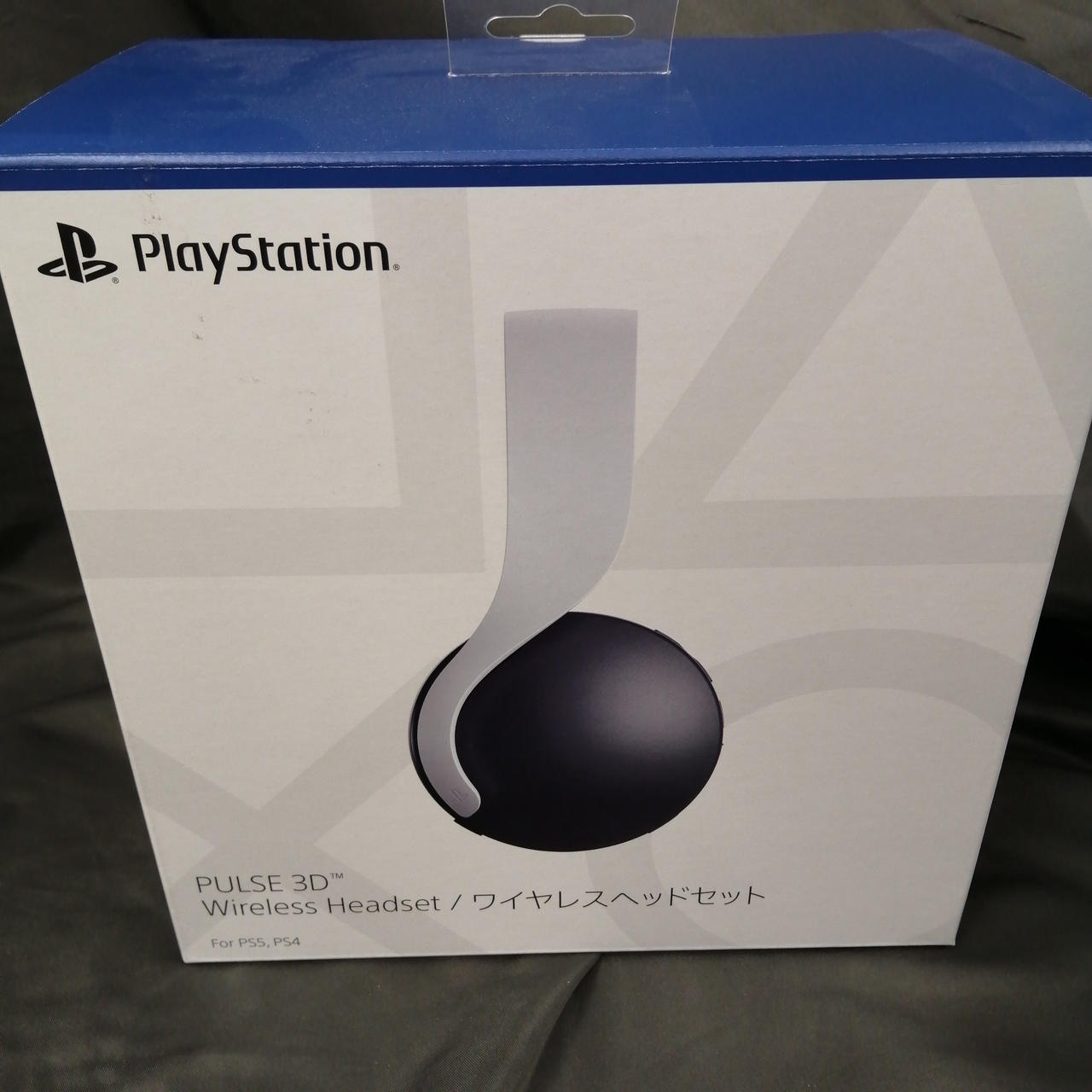 左上に汚れあります。