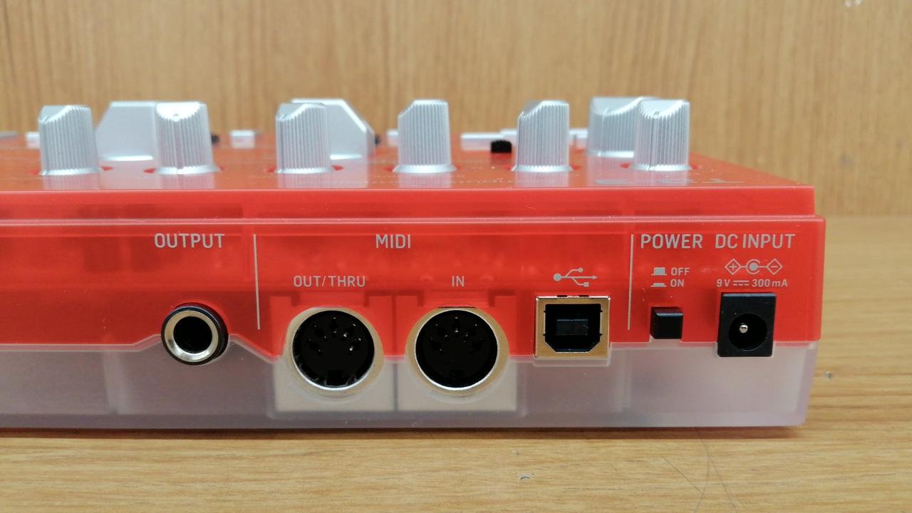 Behringer TD-3 SB ベリンガー td3 td-3 クリアレッド Behringer | Product | TD-3-SB
