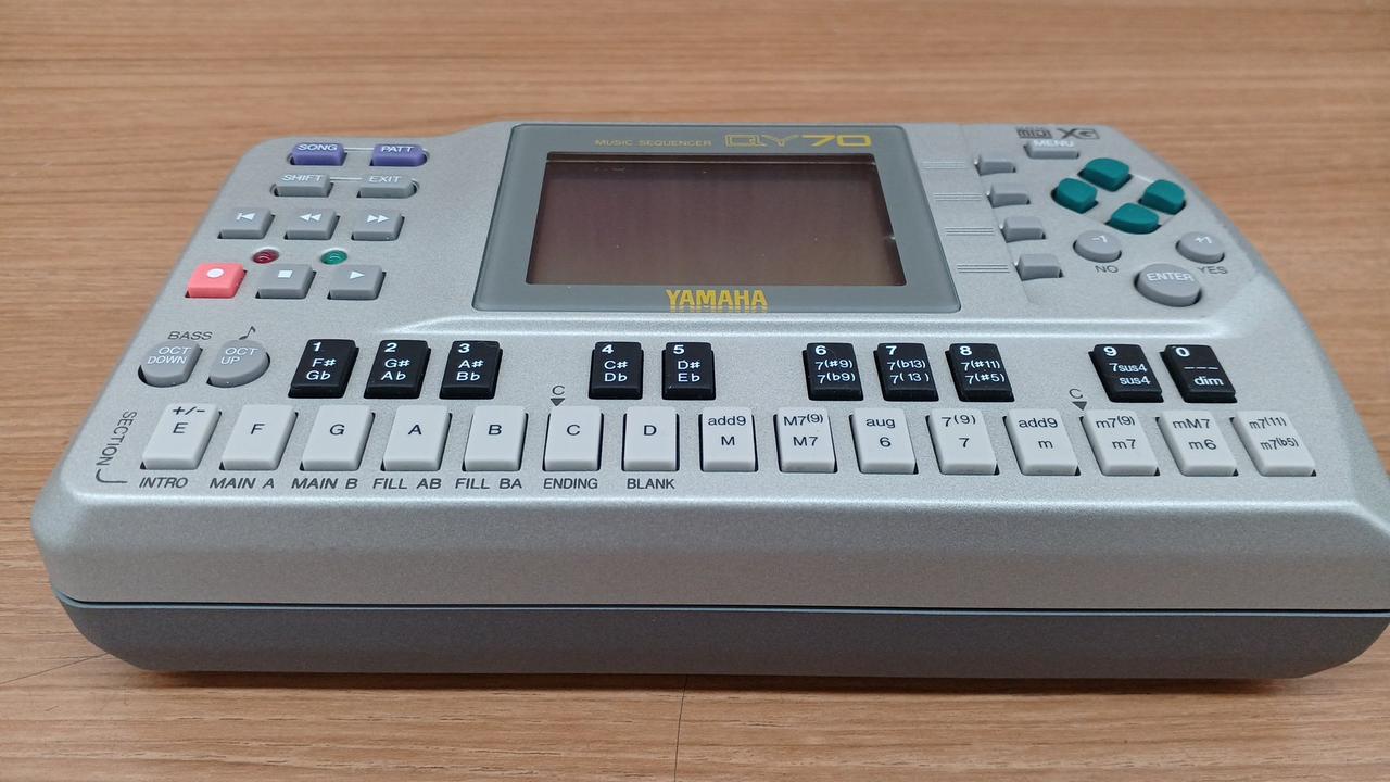 ヤマハ ミュージックシーケンサー QY70 ヤマハ | QY70 - シーケンサー / リズムマシン - 概要