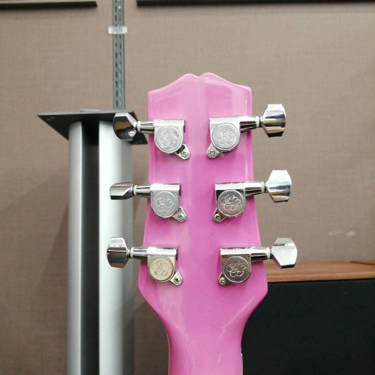 最終値下げ スパークル仕上げGypsyROSEカッタウェイアコースティックギター 最終値下げ スパークル仕上げGypsyROSEカッタウェイ