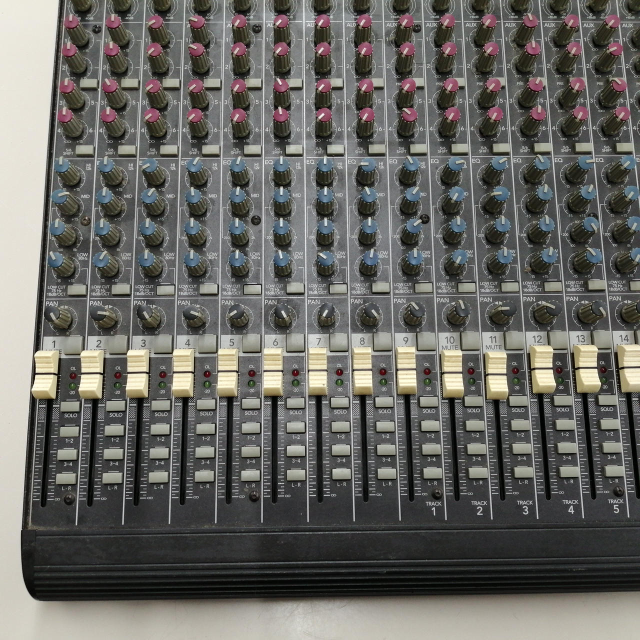 MACKIE ミキサー CR1604 動作品 16チャンネル マッキー なつかし楽器道場'91年 アナログミキサー「MACKIE CR1604」- e
