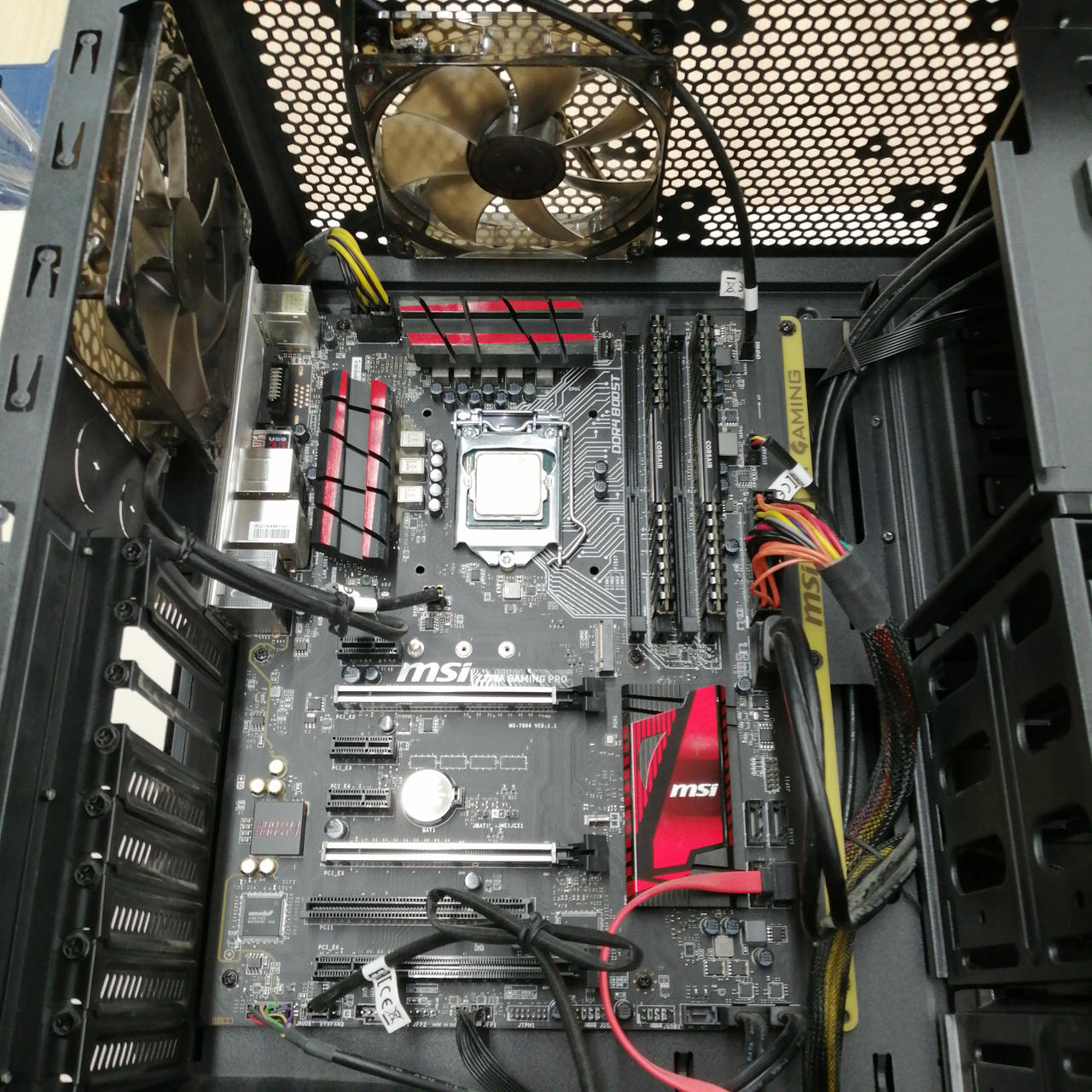 自作デスクトップPC 動作品 自作PC】白くてカワイイPCを作りました。『core i5 12400F